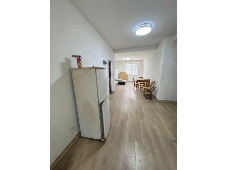 广阳小区架空1楼3室两厅，居家装修，拎包入住。18000/年