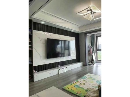 君临府电梯8楼，东边套，面积126平米，三室两厅一卫，全屋品牌精装修40万+，全屋中央空调、双阳台，可直达地下车库，现降价急售136.8万（基本底价）